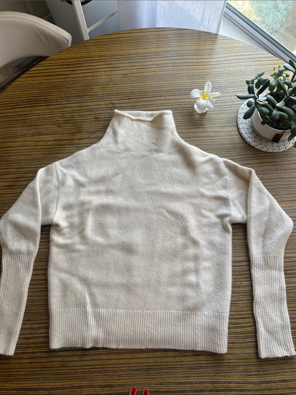 100% Cashmere Cream Turtleneck Sweater - Soft Knit
